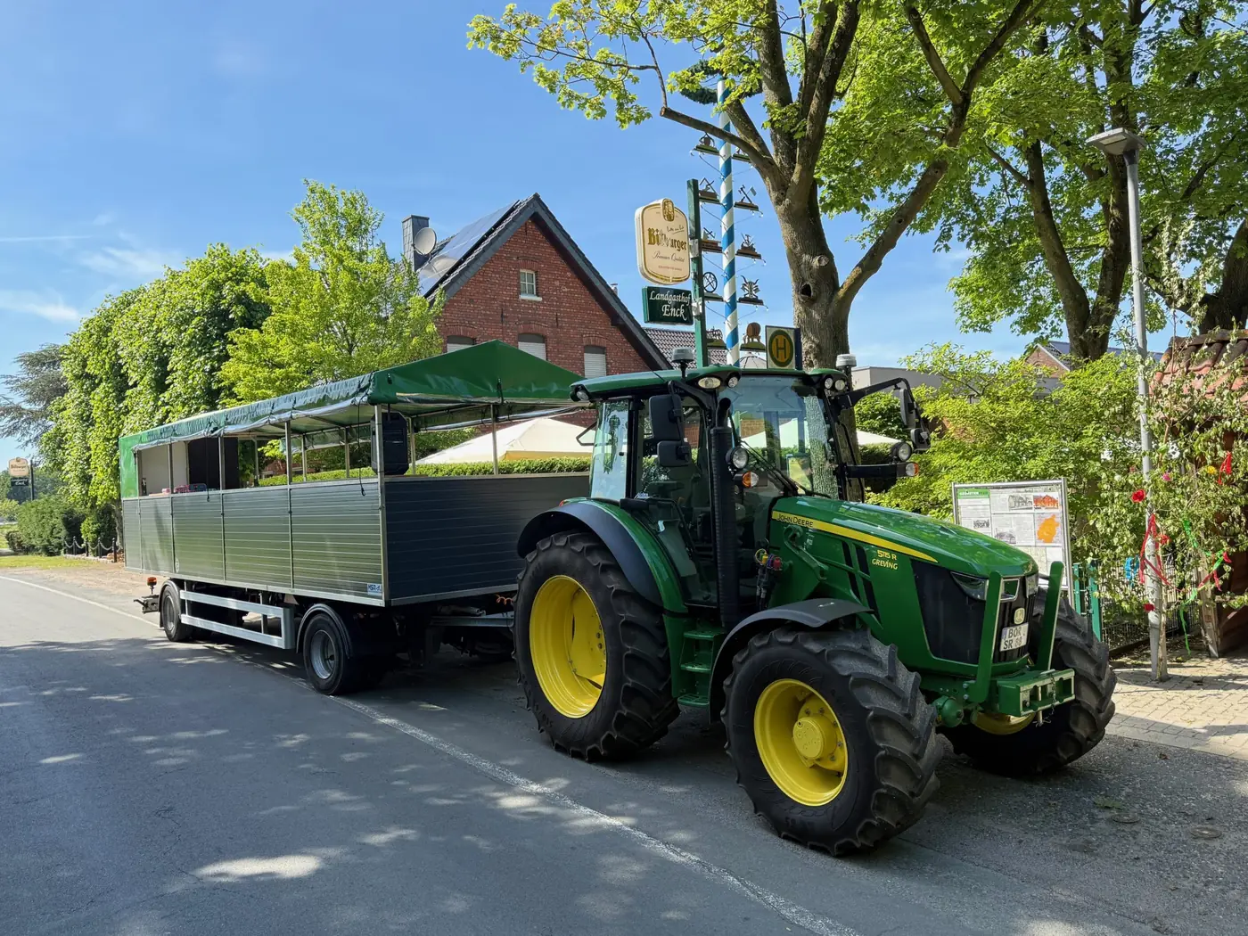 Planwagen für 34 Personen mit Traktor